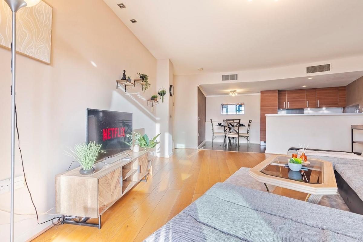 Elegant 1br Battersea Flat With Stunning River Views Londra